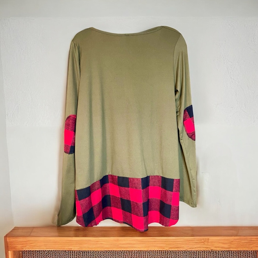 New women’s olive green and Buffalo plaid top - Picture 2 of 2